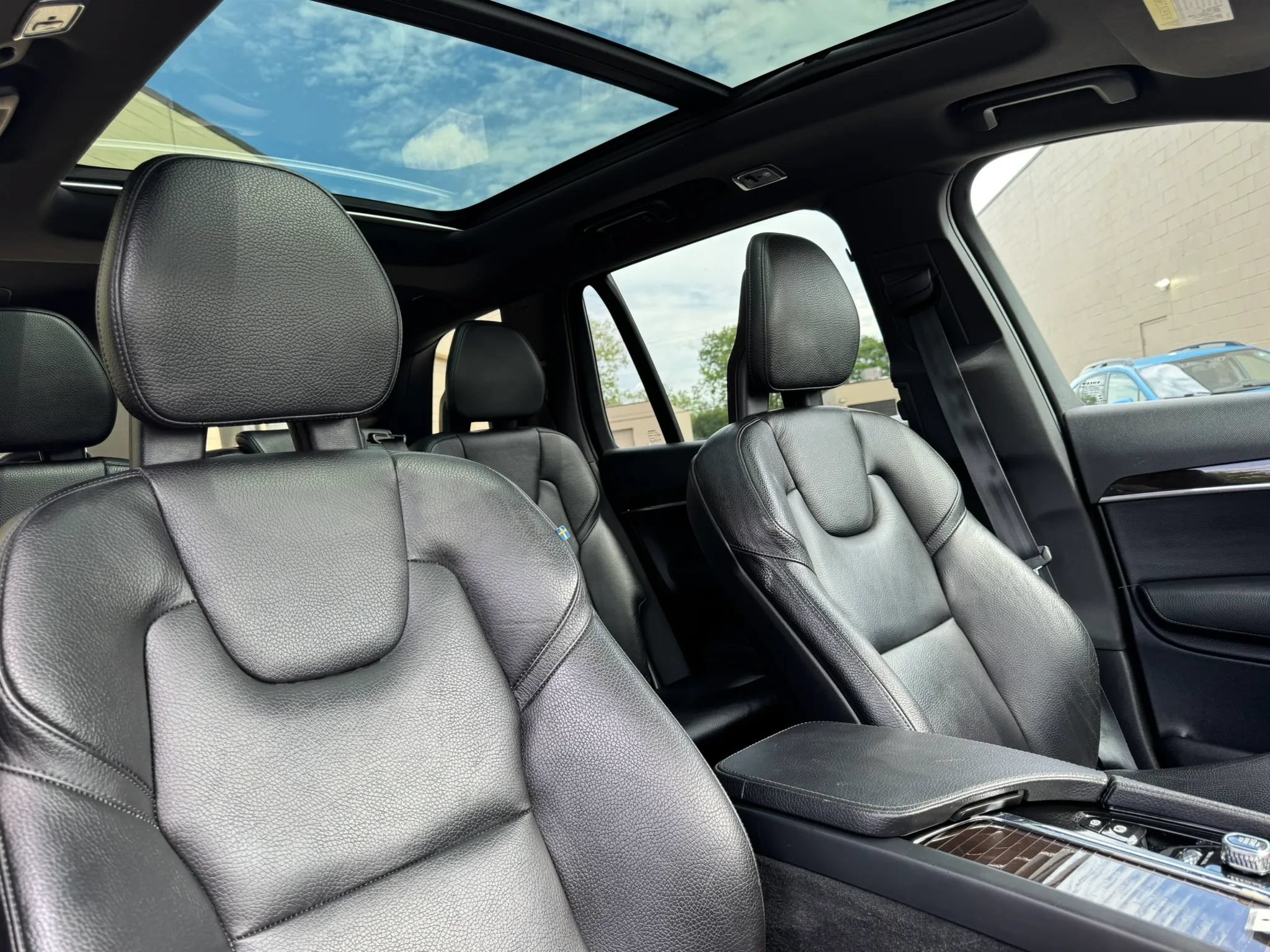 Used 2018 Volvo XC90 T6 Momentum w/ Convenience Package AWD/4WD image 28