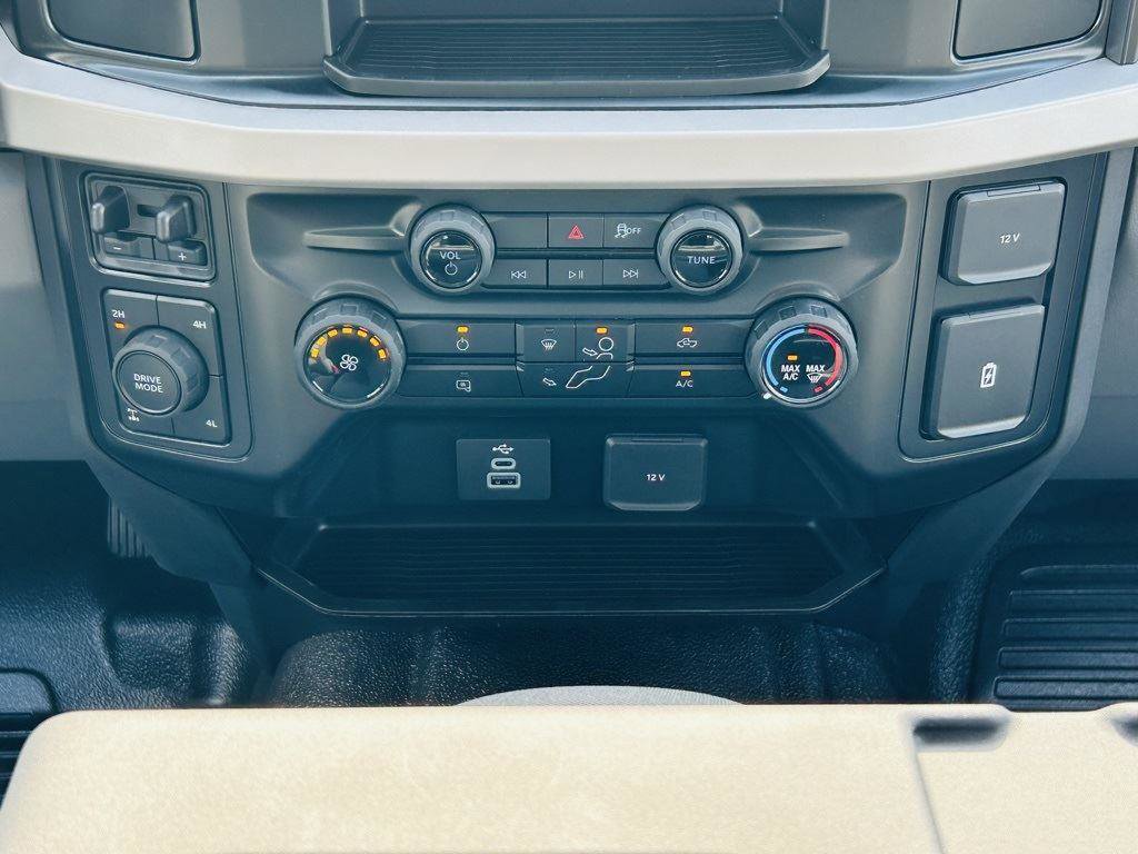New 2026 Ford F250 XL w/ XL Chrome Package image 17