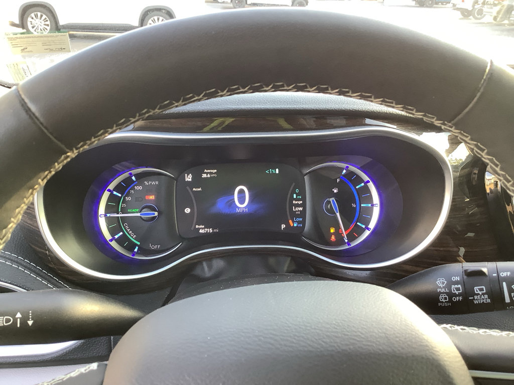 Used 2023 Chrysler Pacifica Limited FWD image 15