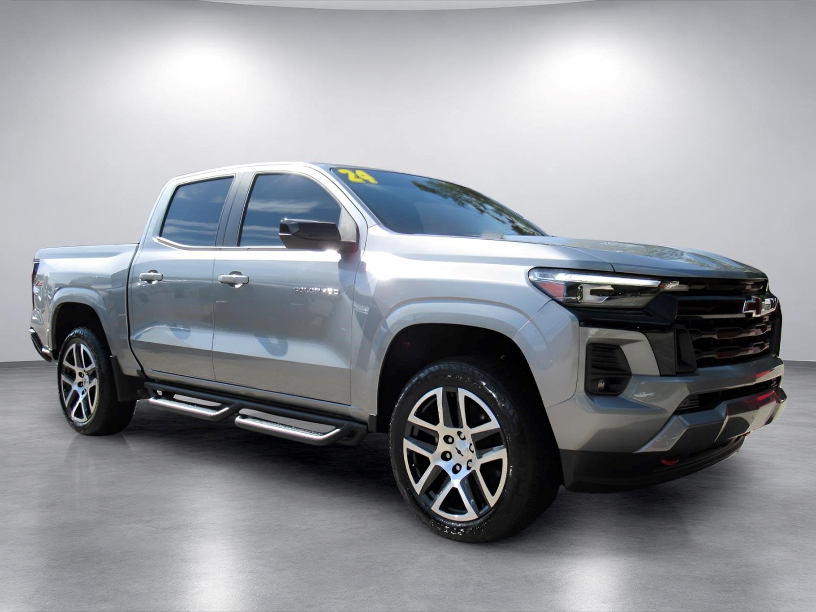 Used 2024 Chevrolet Colorado Z71 w/ Z71 Convenience Package 2