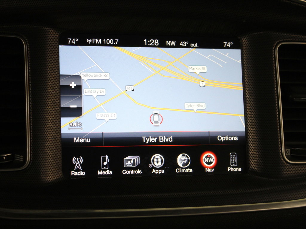 Used 2016 Dodge Charger SXT w/ Navigation & Travel Group image 13