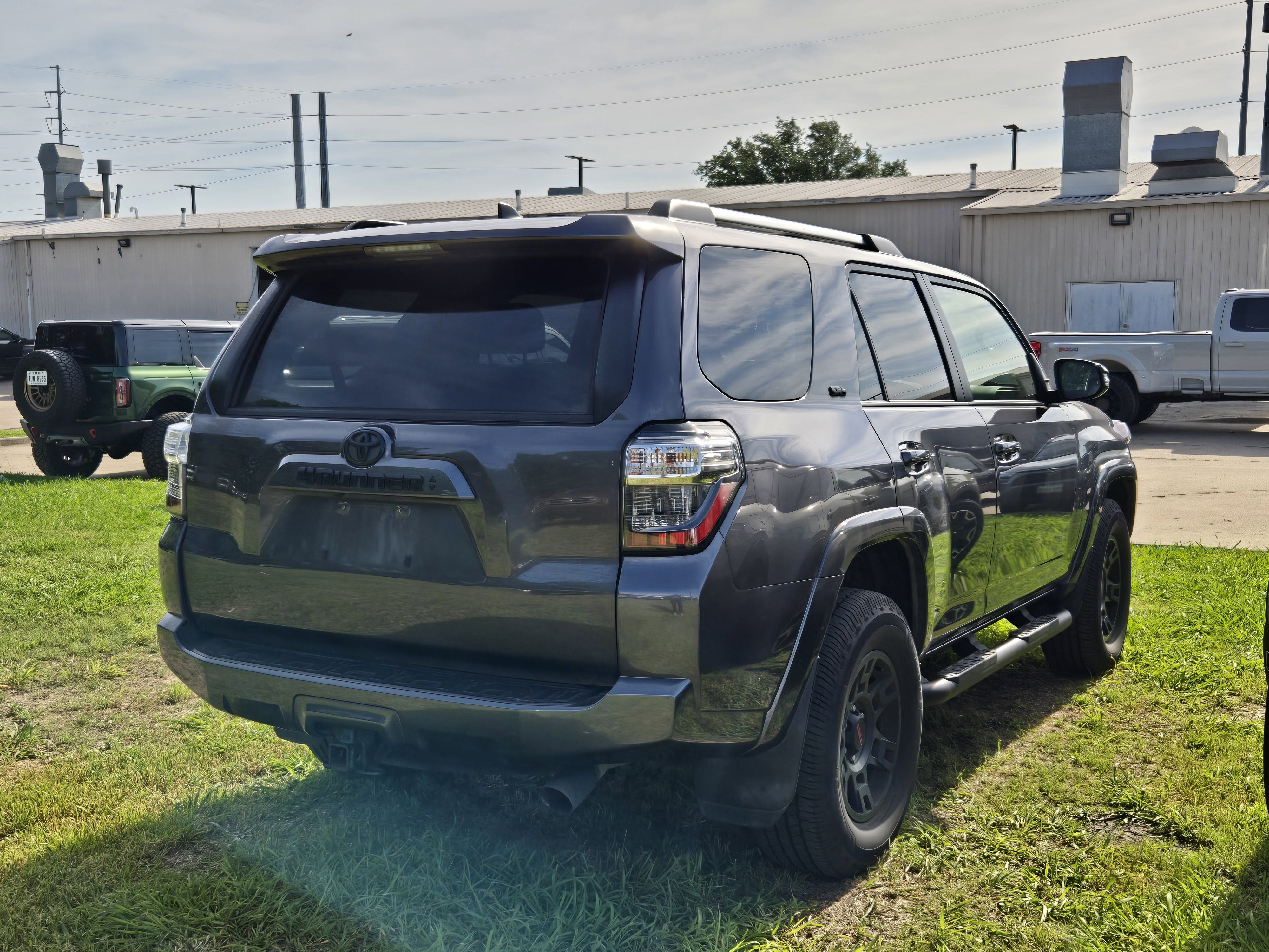Used 2022 Toyota 4Runner SR5 Premium w/ Moonroof Package AWD/4WD image 6