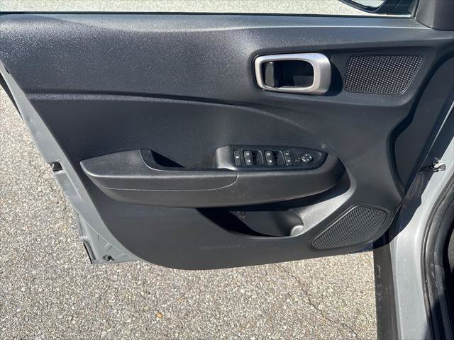 Used 2021 Hyundai Venue SE FWD image 13