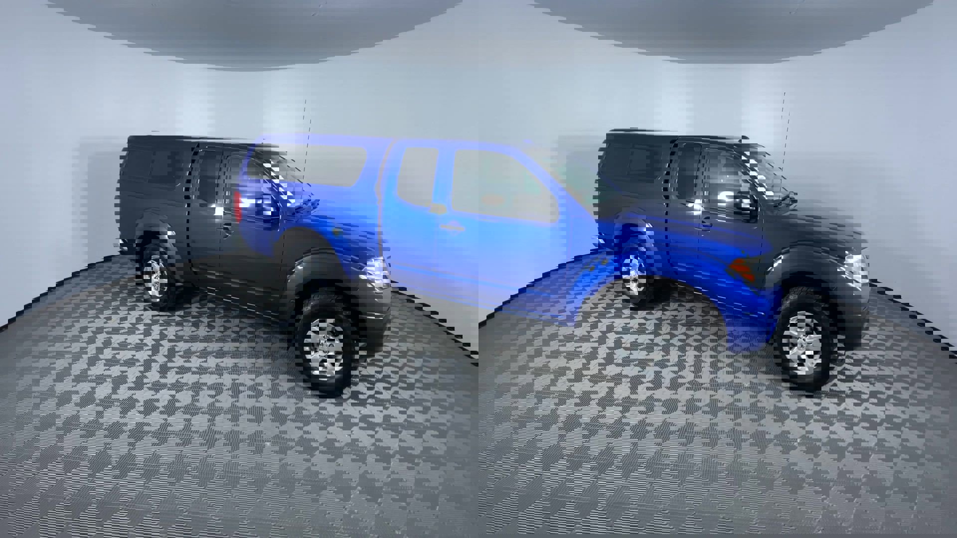 Used 2013 Nissan Frontier SV image 2