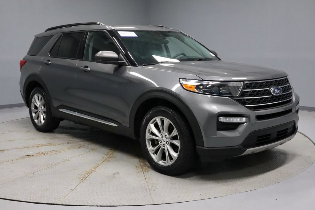 Certified 2023 Ford Explorer XLT w/ Equipment Group 202A AWD/4WD image 1
