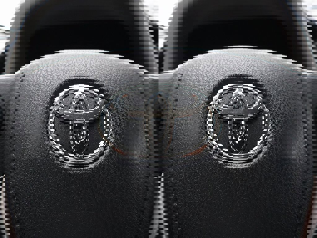 Used 2017 Toyota RAV4 Limited image 29