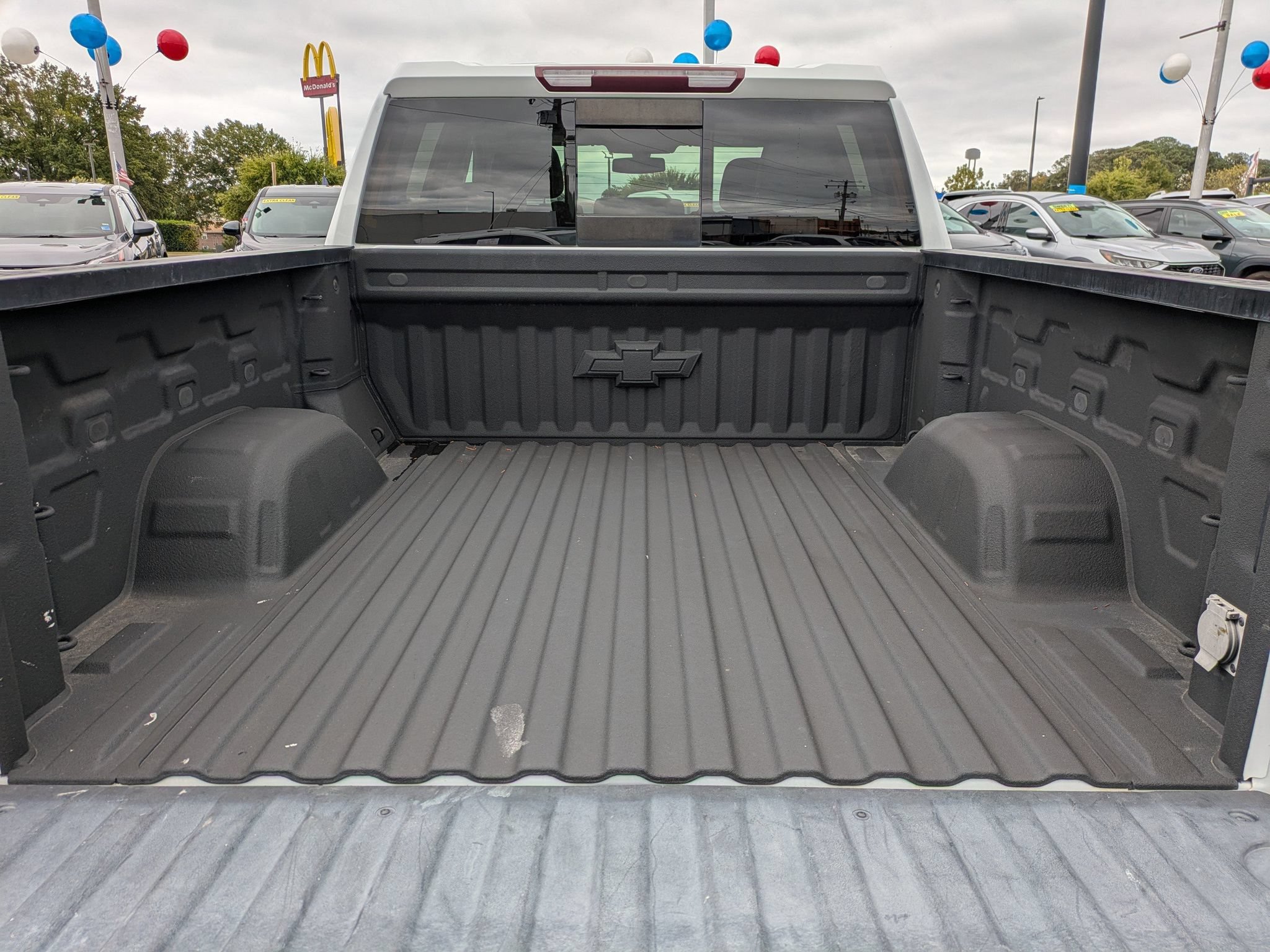 Used 2021 Chevrolet Silverado 1500 LTZ w/ LTZ Convenience Package II AWD/4WD image 14