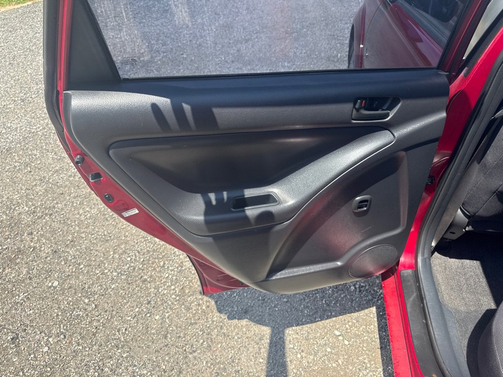 Used 2004 Pontiac Vibe w/ Moon And Tunes Value Package FWD image 19