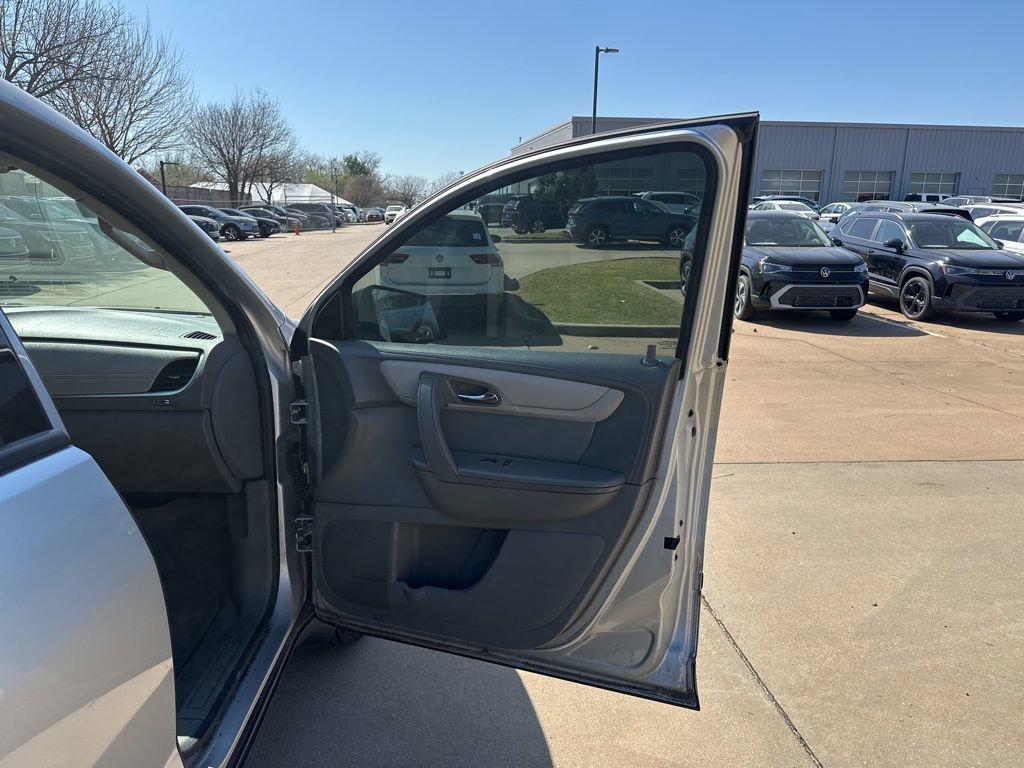 Used 2015 Chevrolet Traverse LS image 19