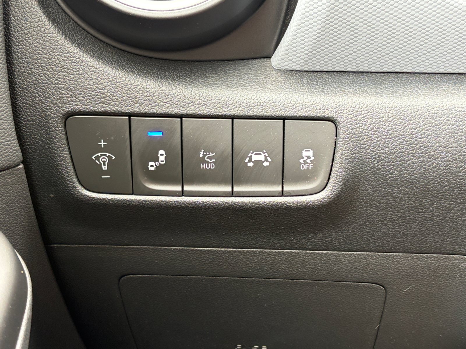 Used 2020 Hyundai Kona Ultimate AWD/4WD image 12