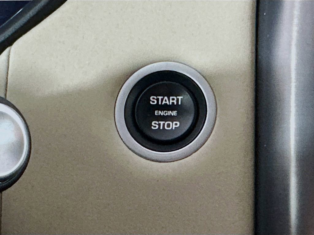 Used 2020 Land Rover Discovery Landmark image 27