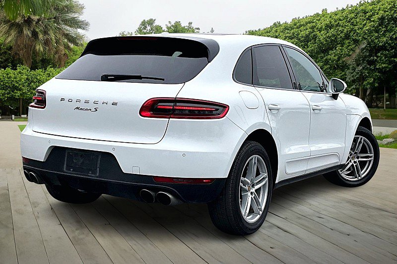 Used 2017 Porsche Macan S image 2