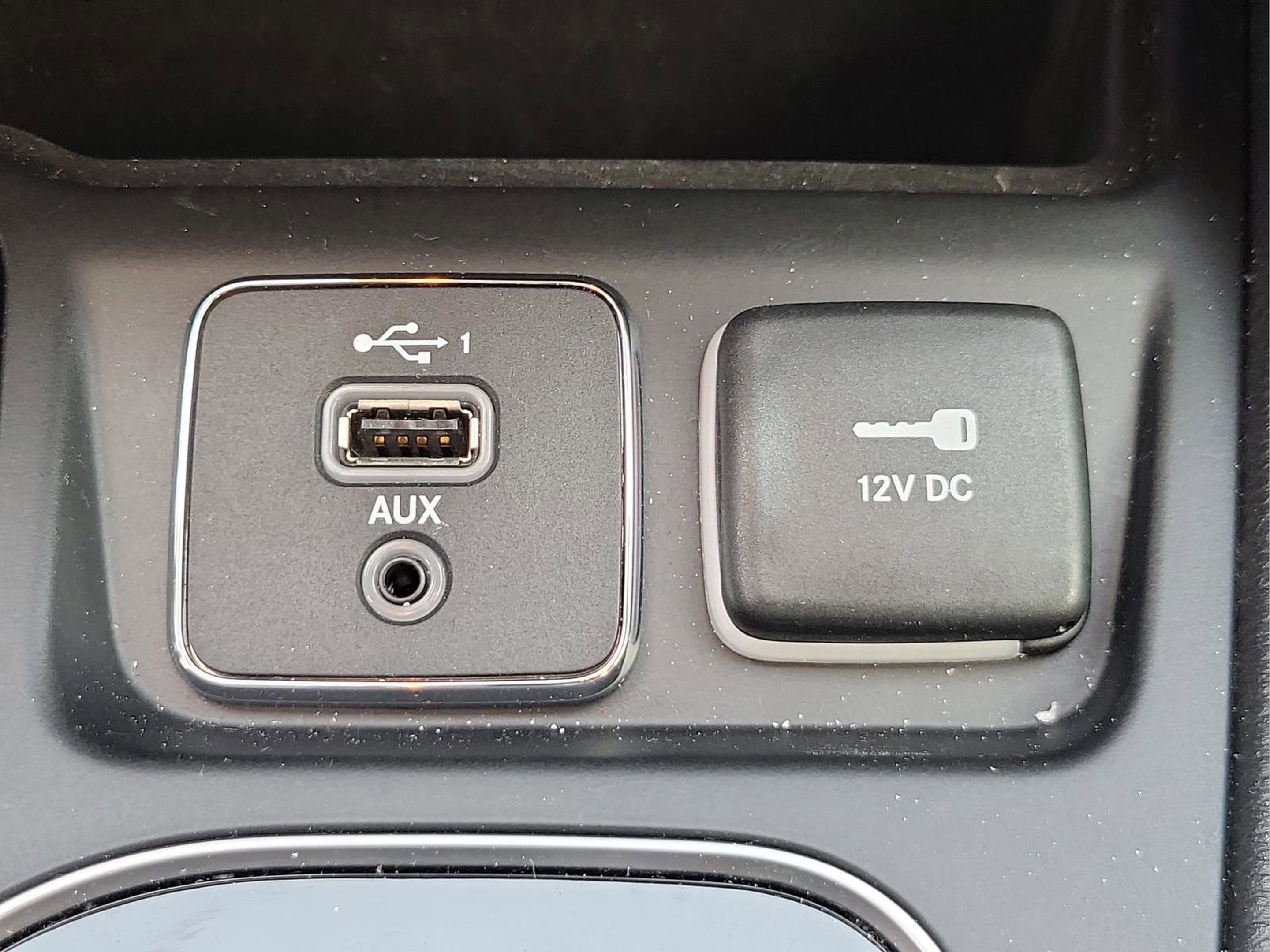 Used 2019 Jeep Cherokee Limited image 27