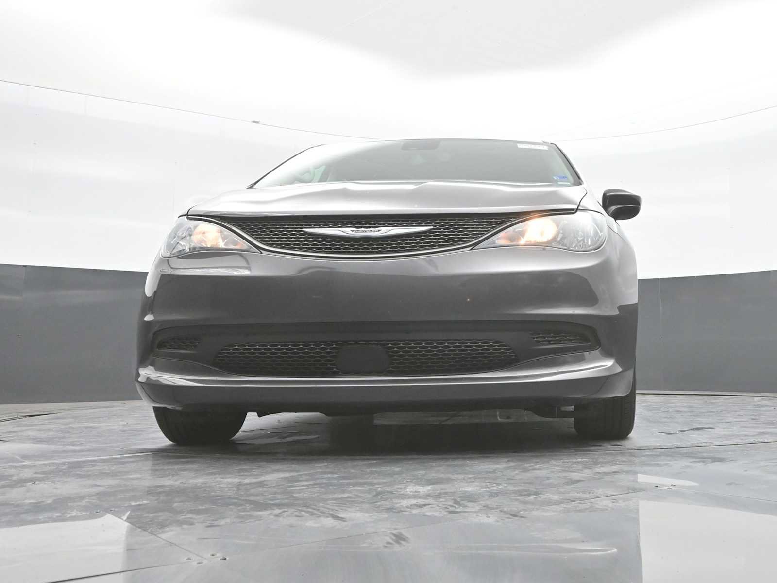 Used 2023 Chrysler Voyager LX FWD image 40