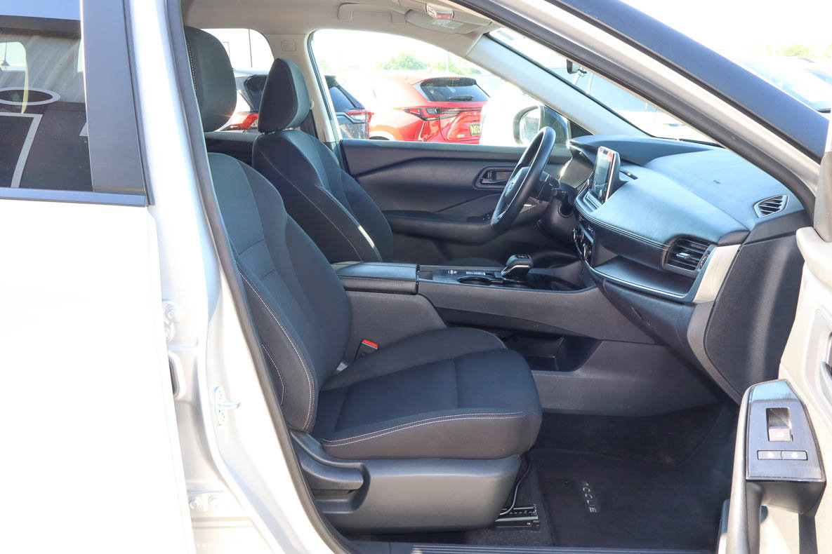 Used 2024 Nissan Rogue S FWD image 22