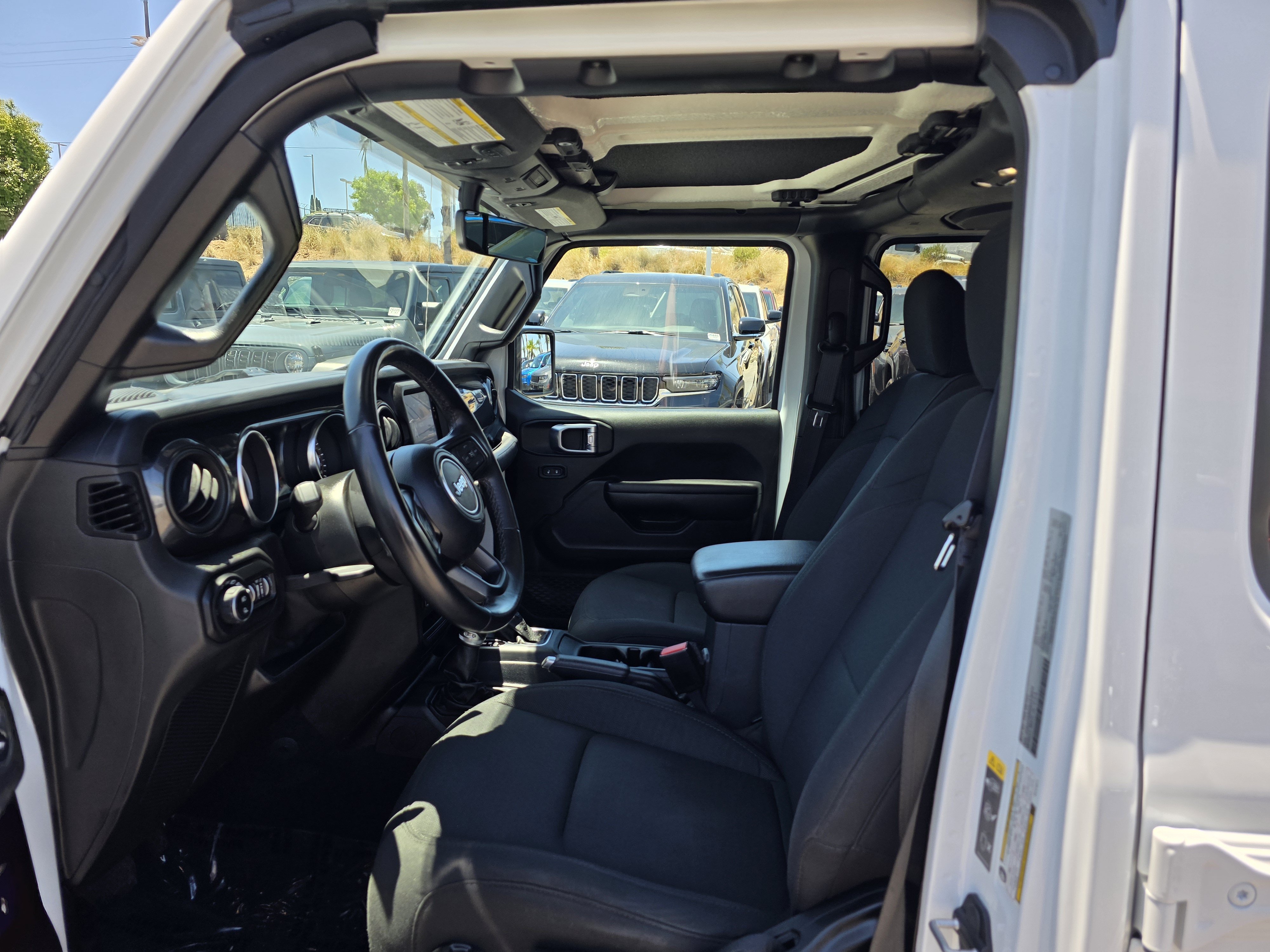Certified 2021 Jeep Gladiator Overland AWD/4WD image 11