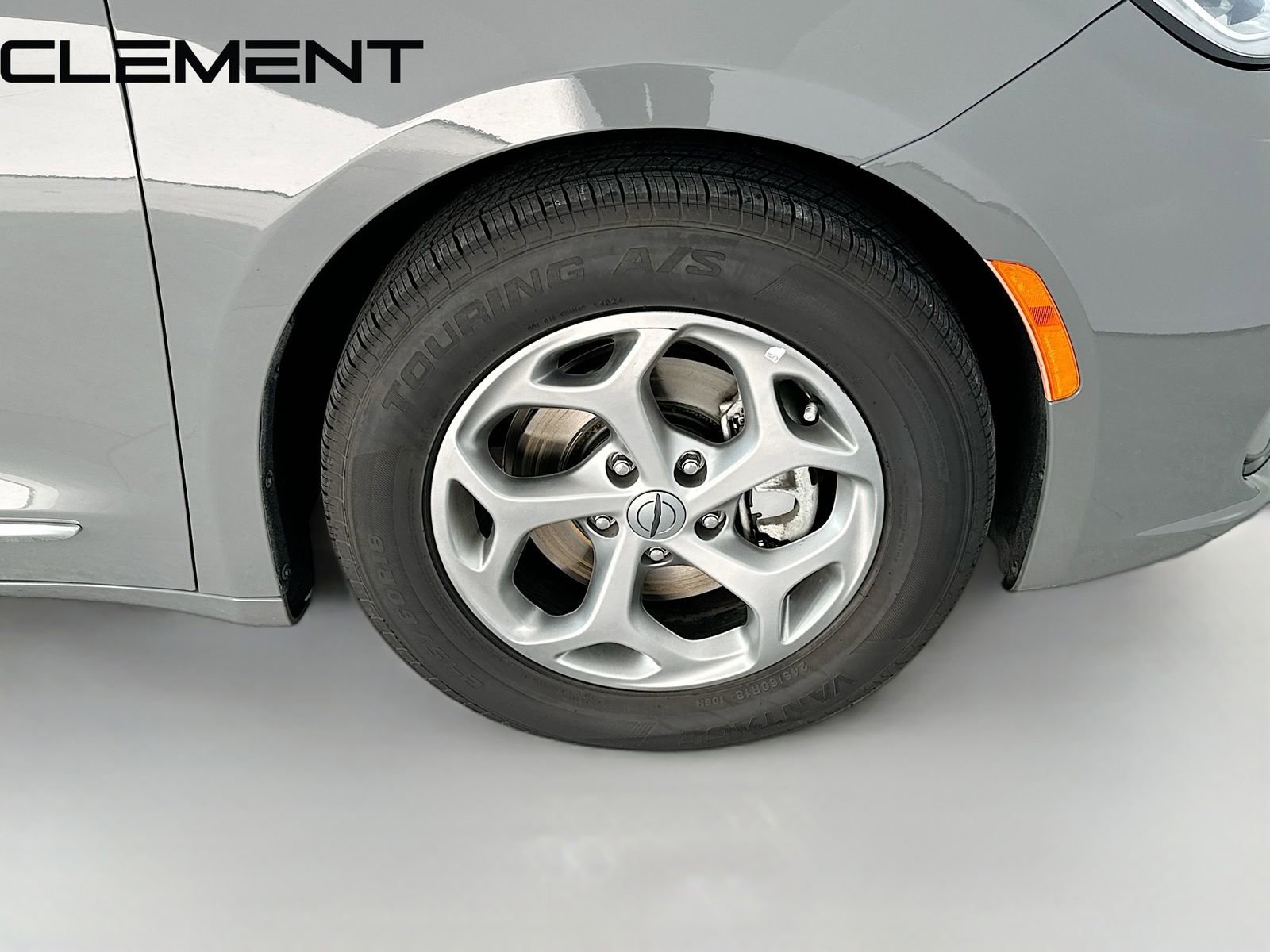 Used 2023 Chrysler Pacifica Limited image 38