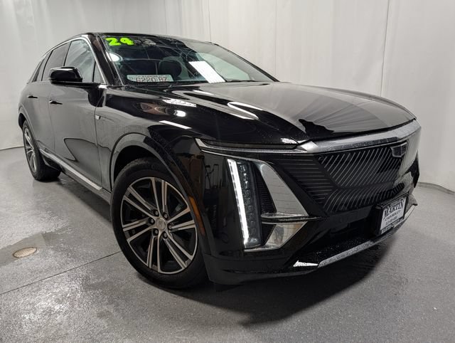 Certified 2024 Cadillac Lyriq Luxury AWD/4WD image 2