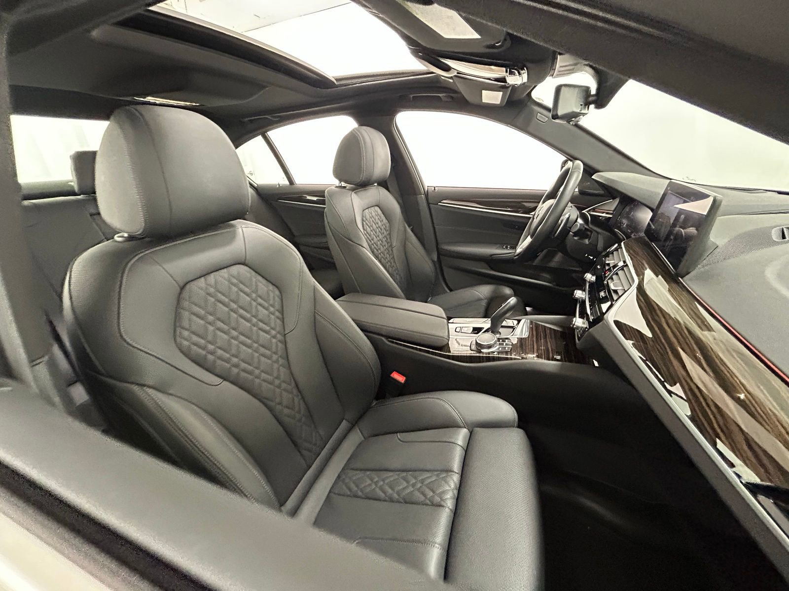 Used 2023 BMW 530i xDrive w/ Premium Package image 41