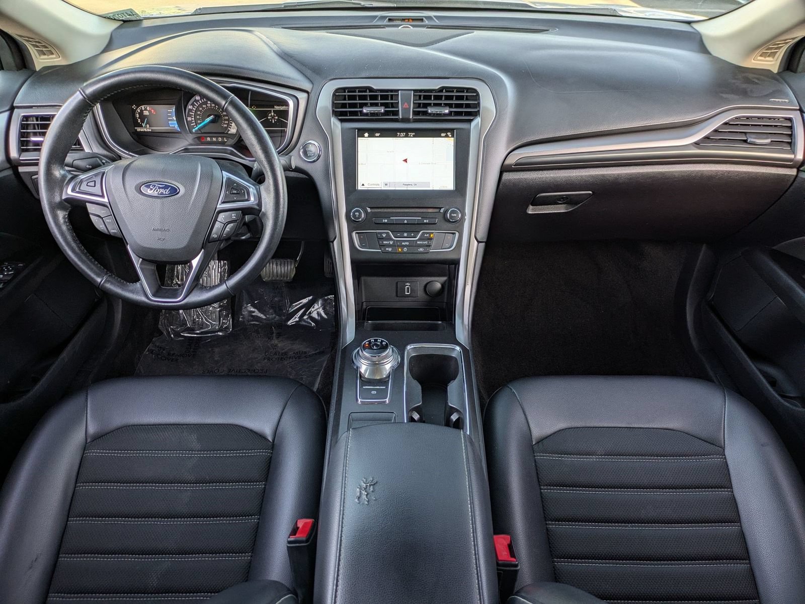 Used 2017 Ford Fusion SE w/ Equipment Group 201A FWD image 14