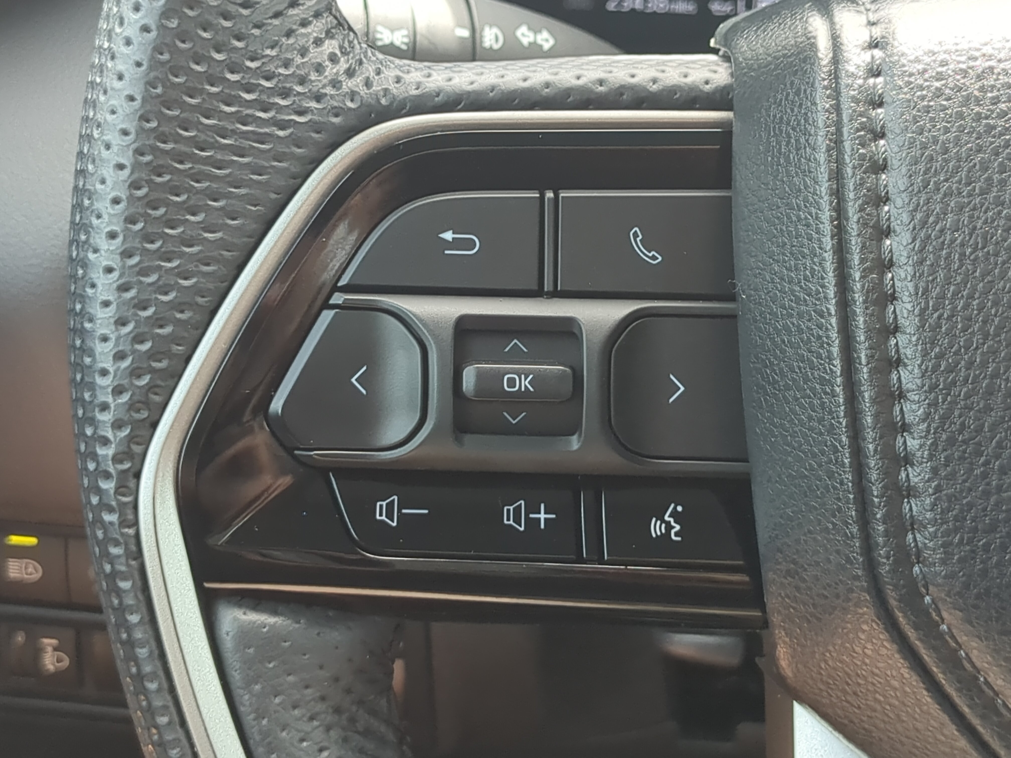 Used 2024 Toyota Tundra Limited AWD/4WD image 23