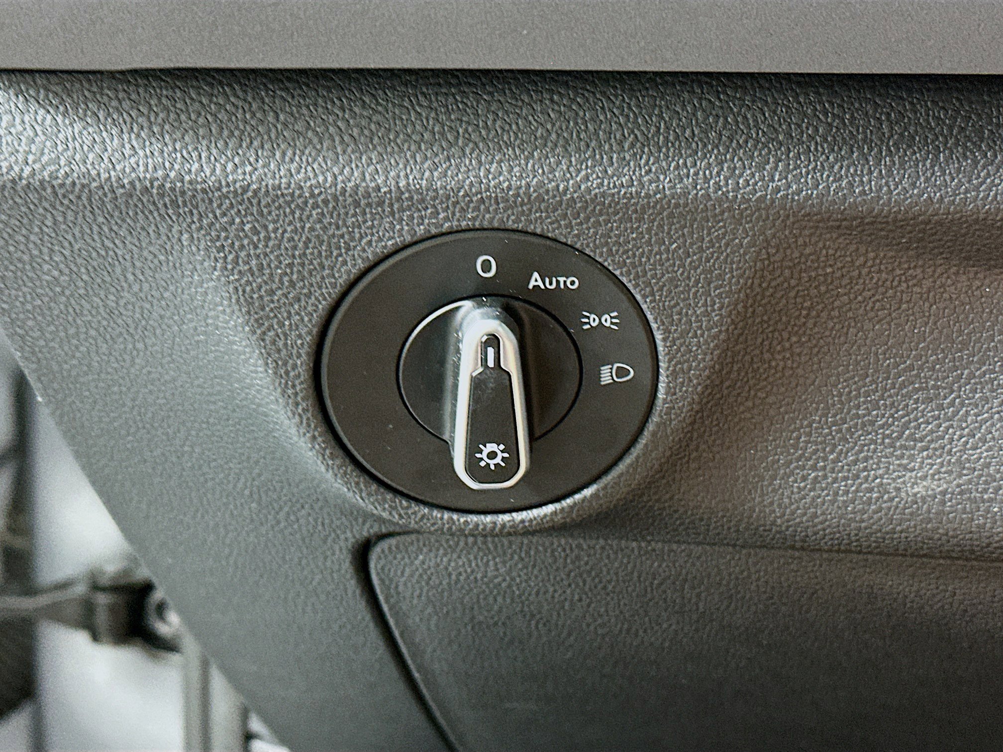 Used 2025 Volkswagen Jetta SE image 17