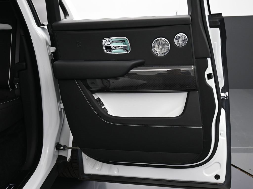 Certified 2021 Rolls-Royce Cullinan Black Badge image 25