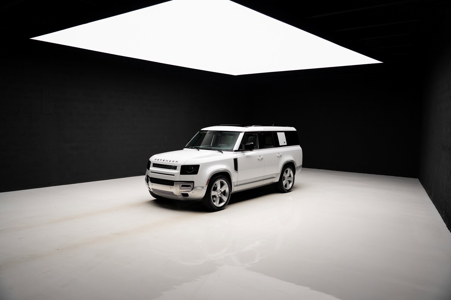 Used 2023 Land Rover Defender 130 First Edition image 83