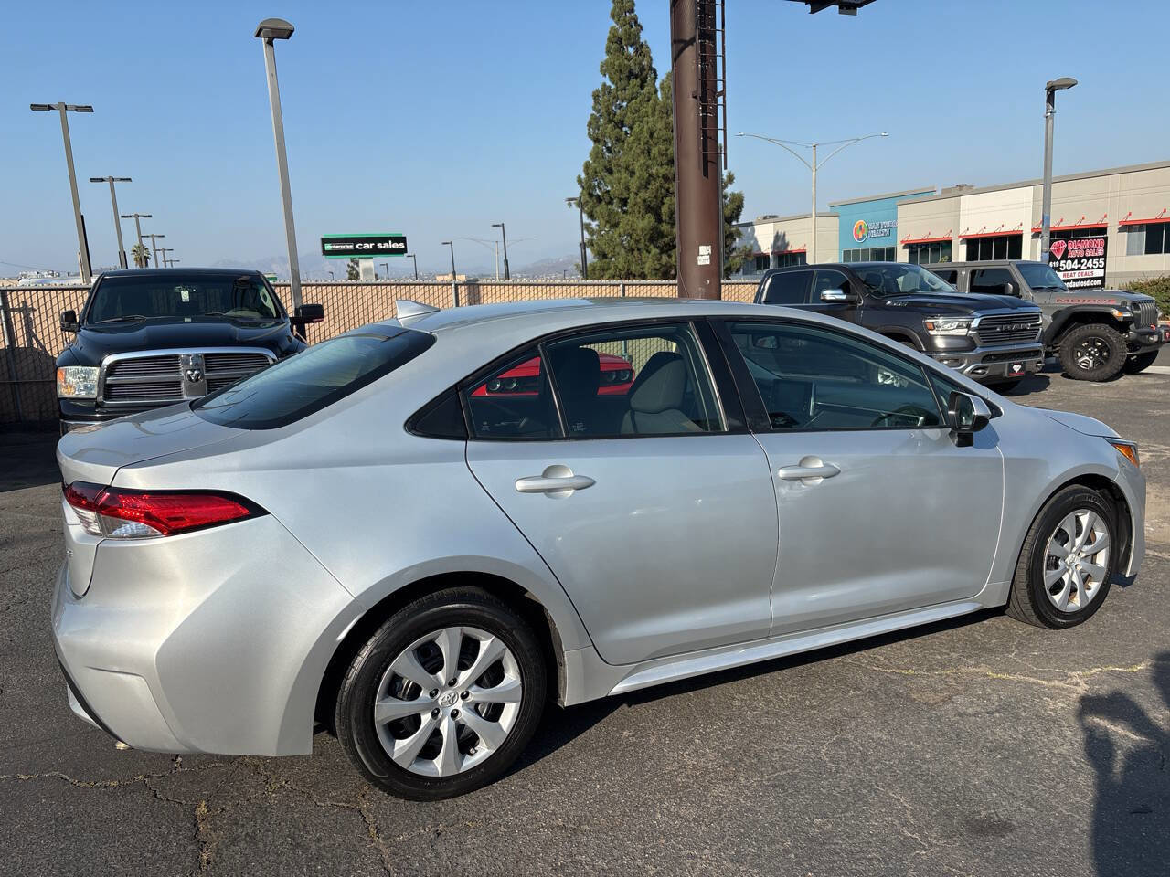 Used 2021 Toyota Corolla LE image 5