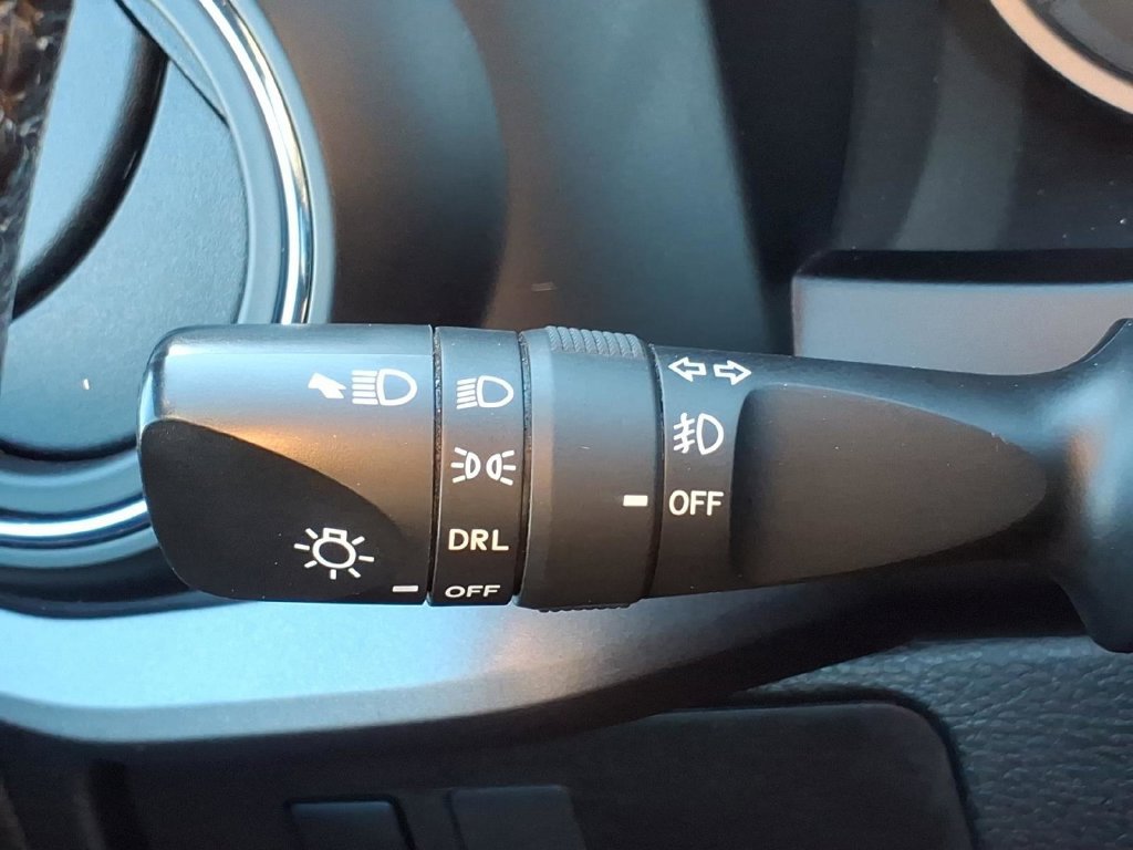 Used 2020 Toyota Tacoma TRD Off-Road w/ Technology Package AWD/4WD image 23