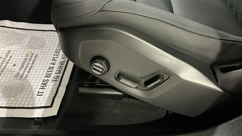 Certified 2026 Volvo XC60 B5 Plus w/ Protection Package Premier AWD/4WD image 11