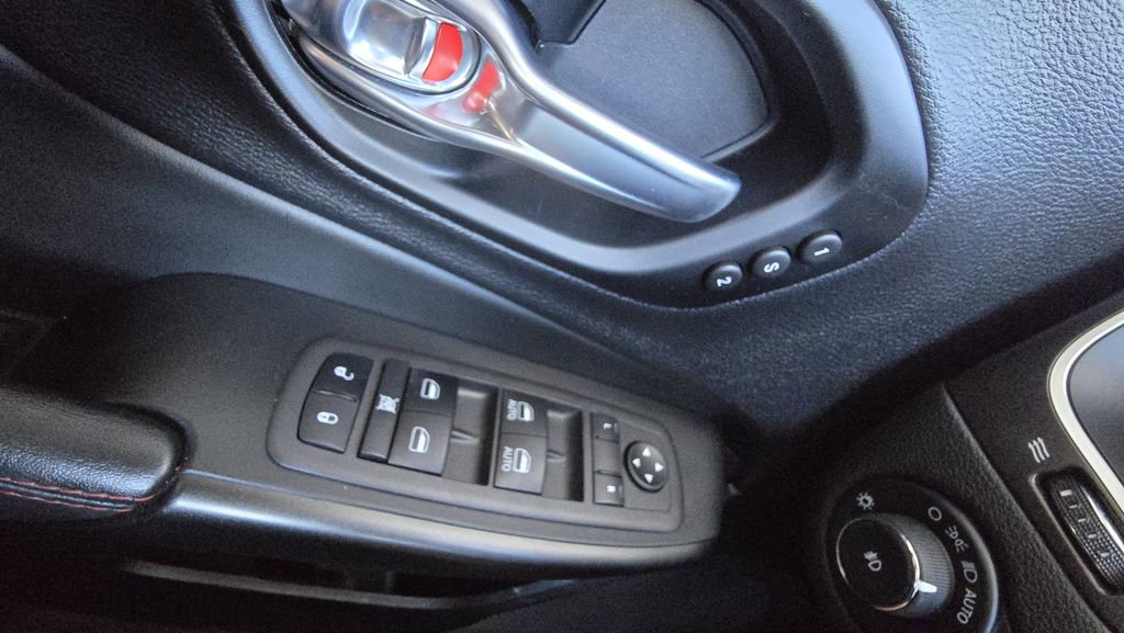 Used 2022 Jeep Cherokee Trailhawk w/ Premium Leather Package image 13