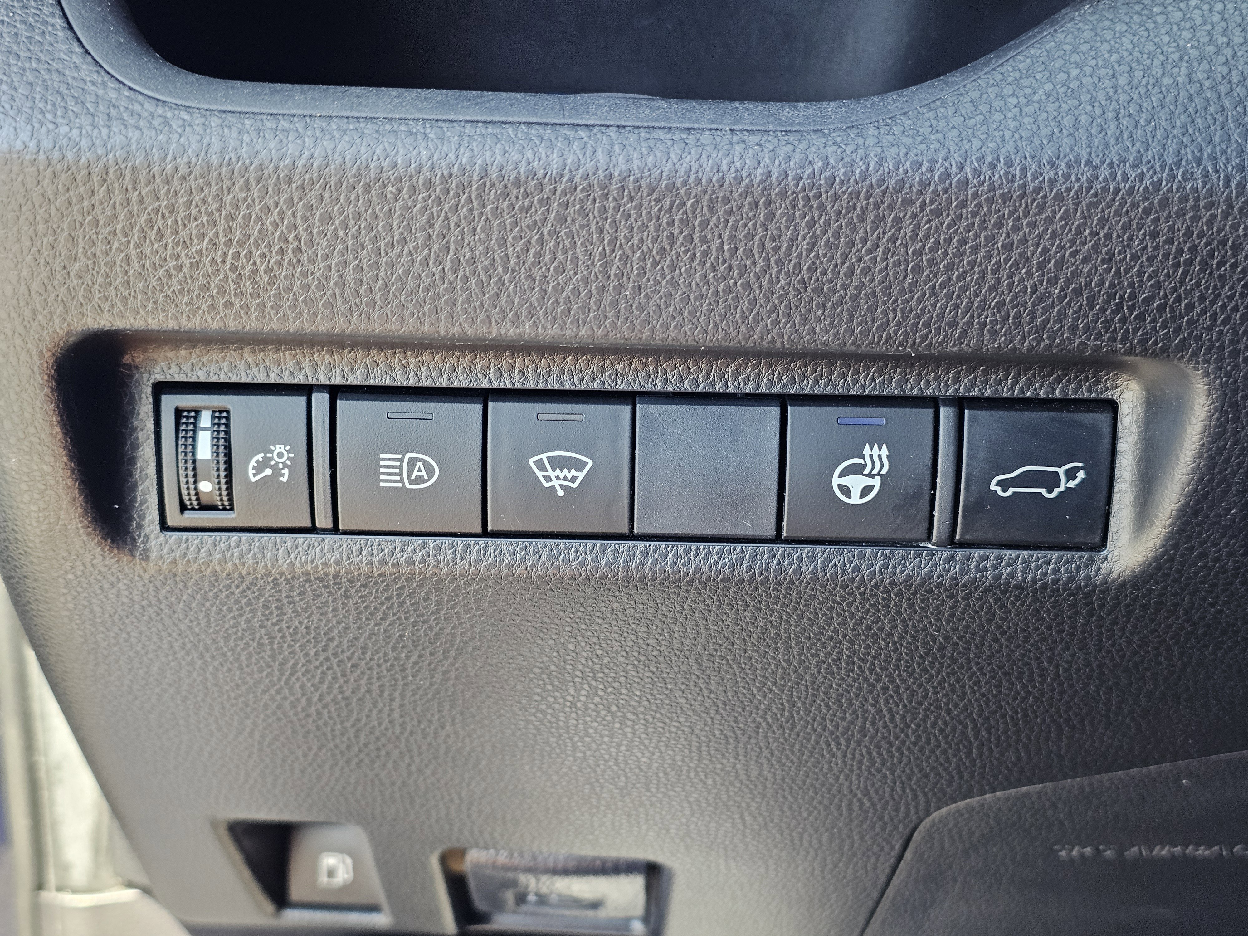 Used 2019 Toyota RAV4 XSE w/ XSE Weather Package AWD/4WD image 20