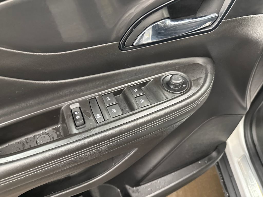 Used 2020 Buick Encore Preferred image 29