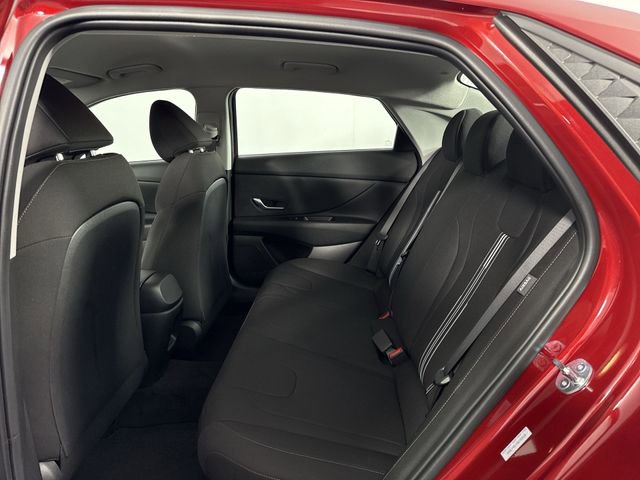 Used 2025 Hyundai Elantra Blue FWD image 21