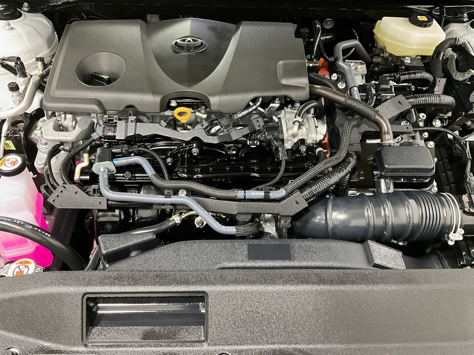Used 2025 Toyota Camry SE FWD image 12