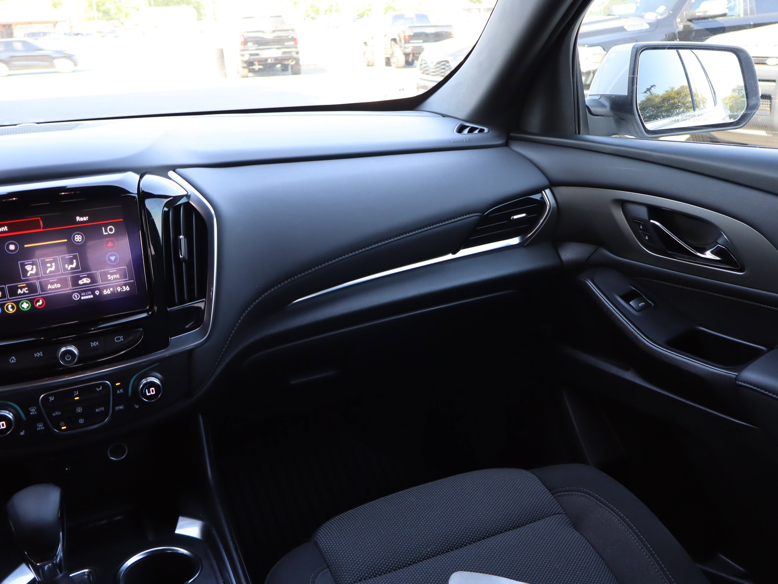 Used 2023 Chevrolet Traverse LT FWD image 13