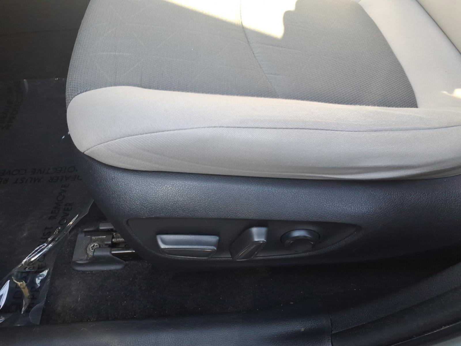 Used 2022 Toyota RAV4 XLE w/ Convenience Package image 24