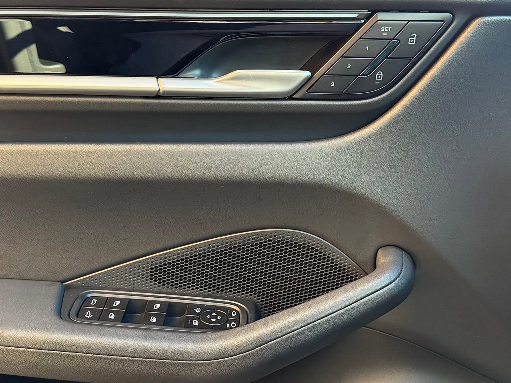 New 2026 Porsche Macan 4 Electric AWD/4WD image 16