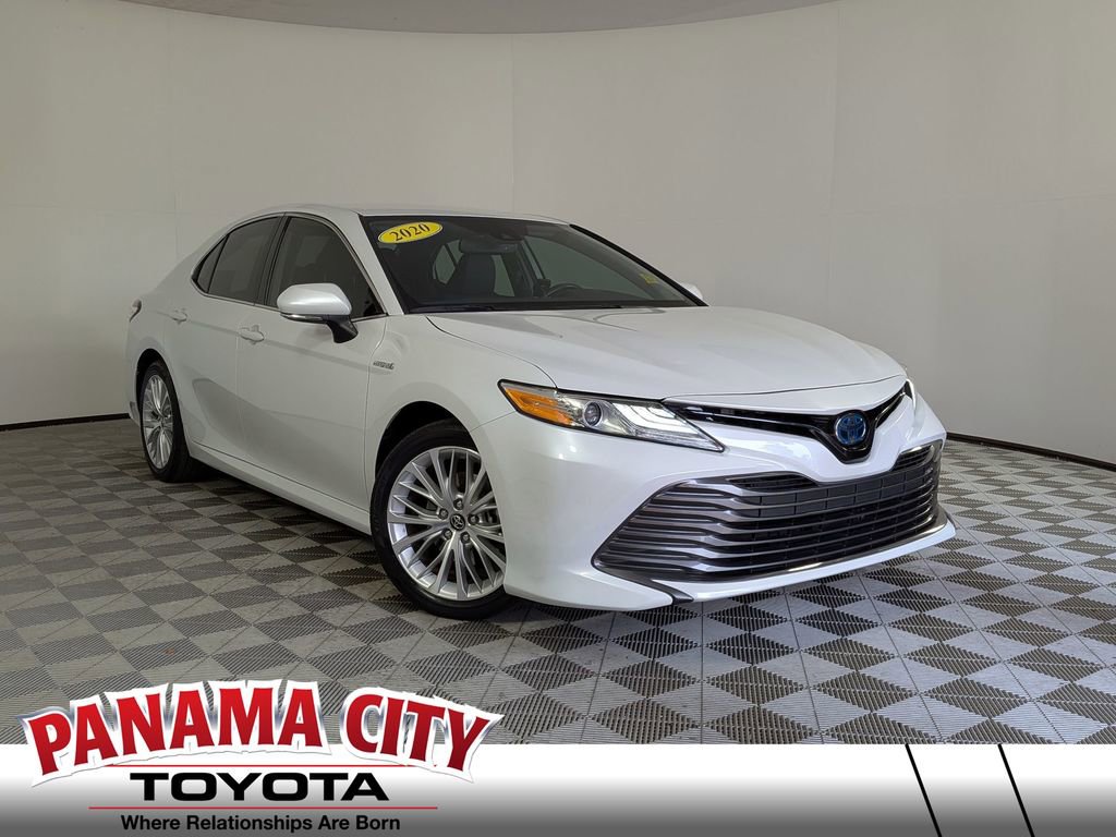 Used 2020 Toyota Camry XLE FWD image 1