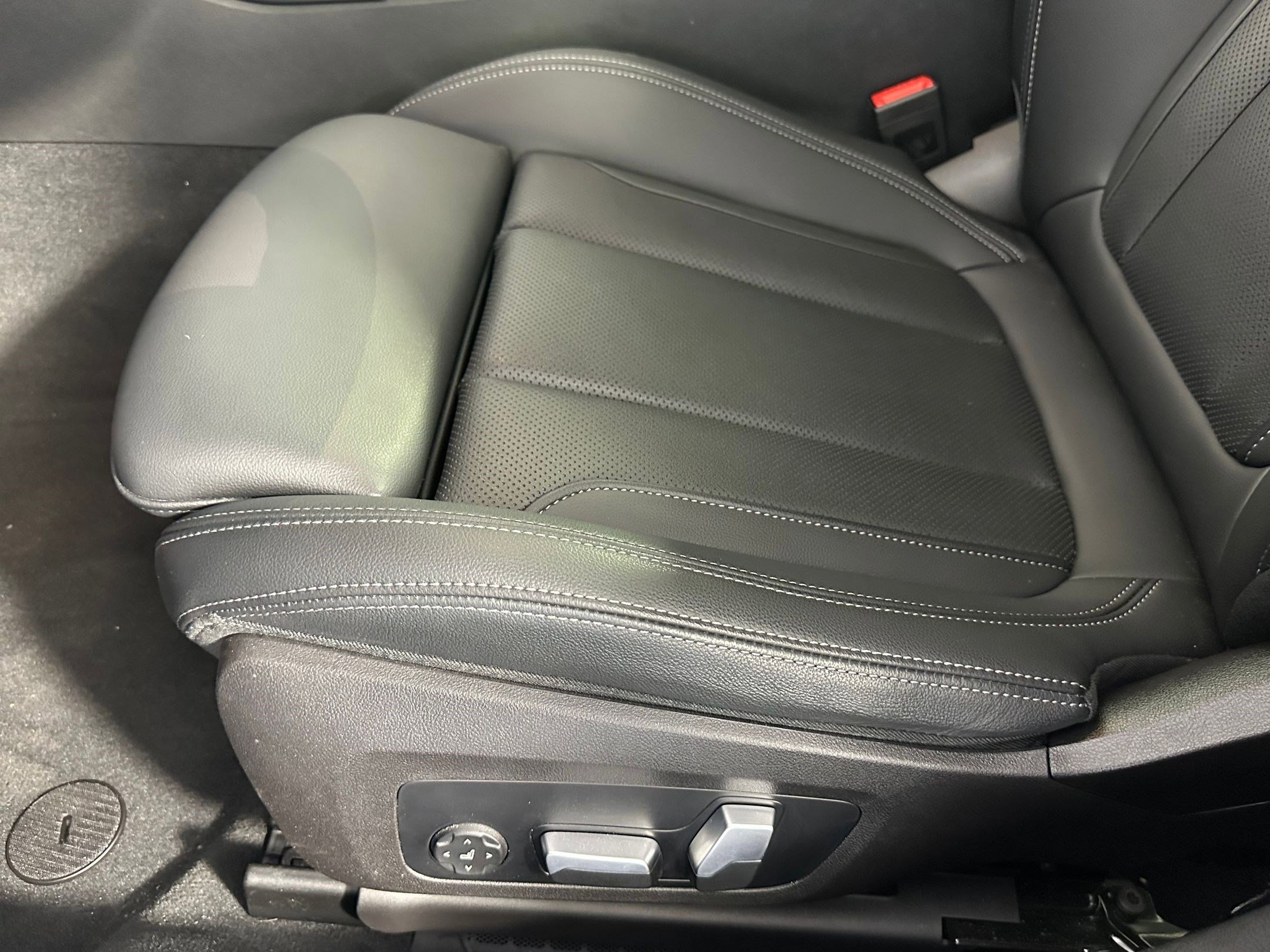 Certified 2023 BMW 330i Sedan w/ M Sport Package image 11