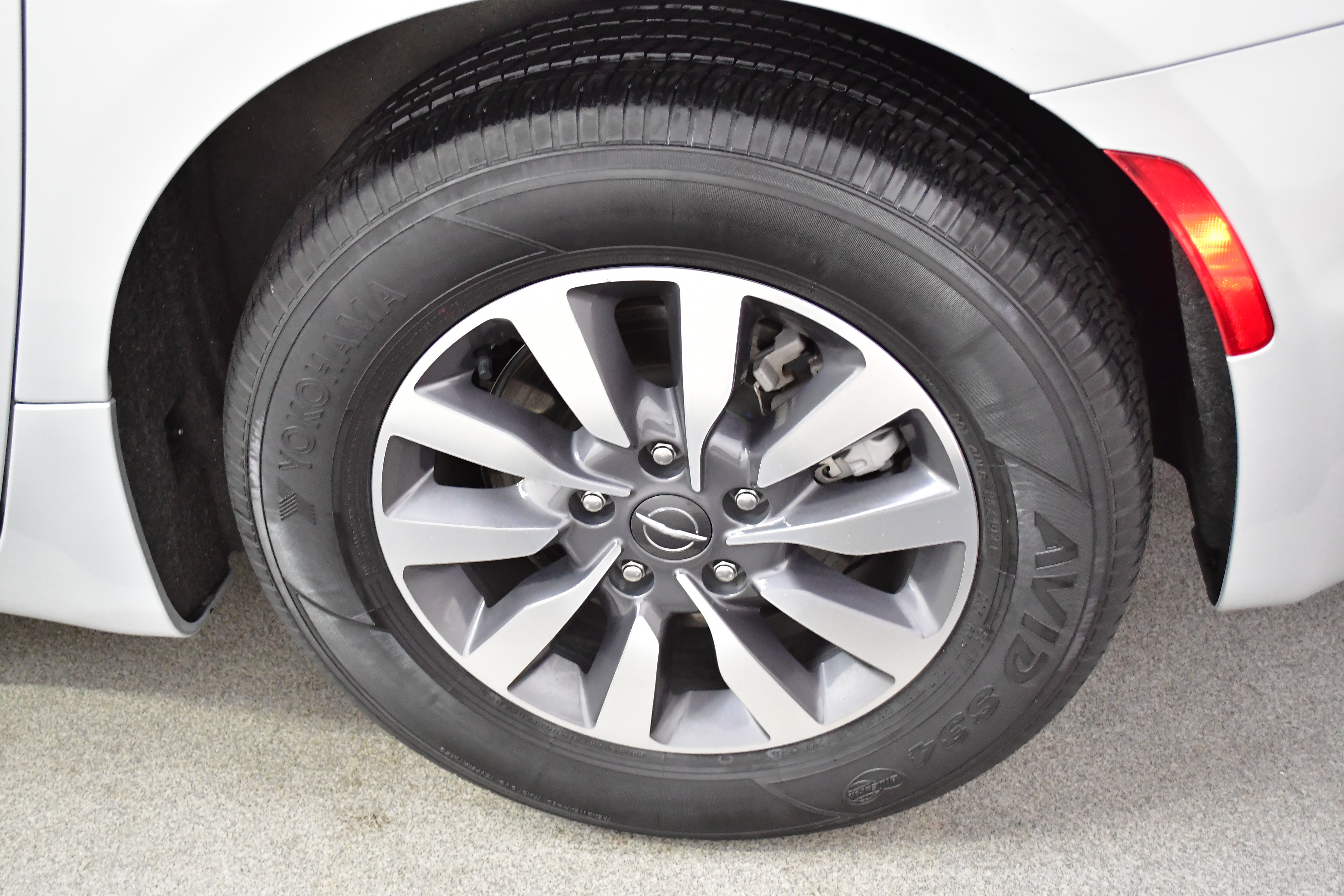 Used 2024 Chrysler Pacifica Touring-L FWD image 36