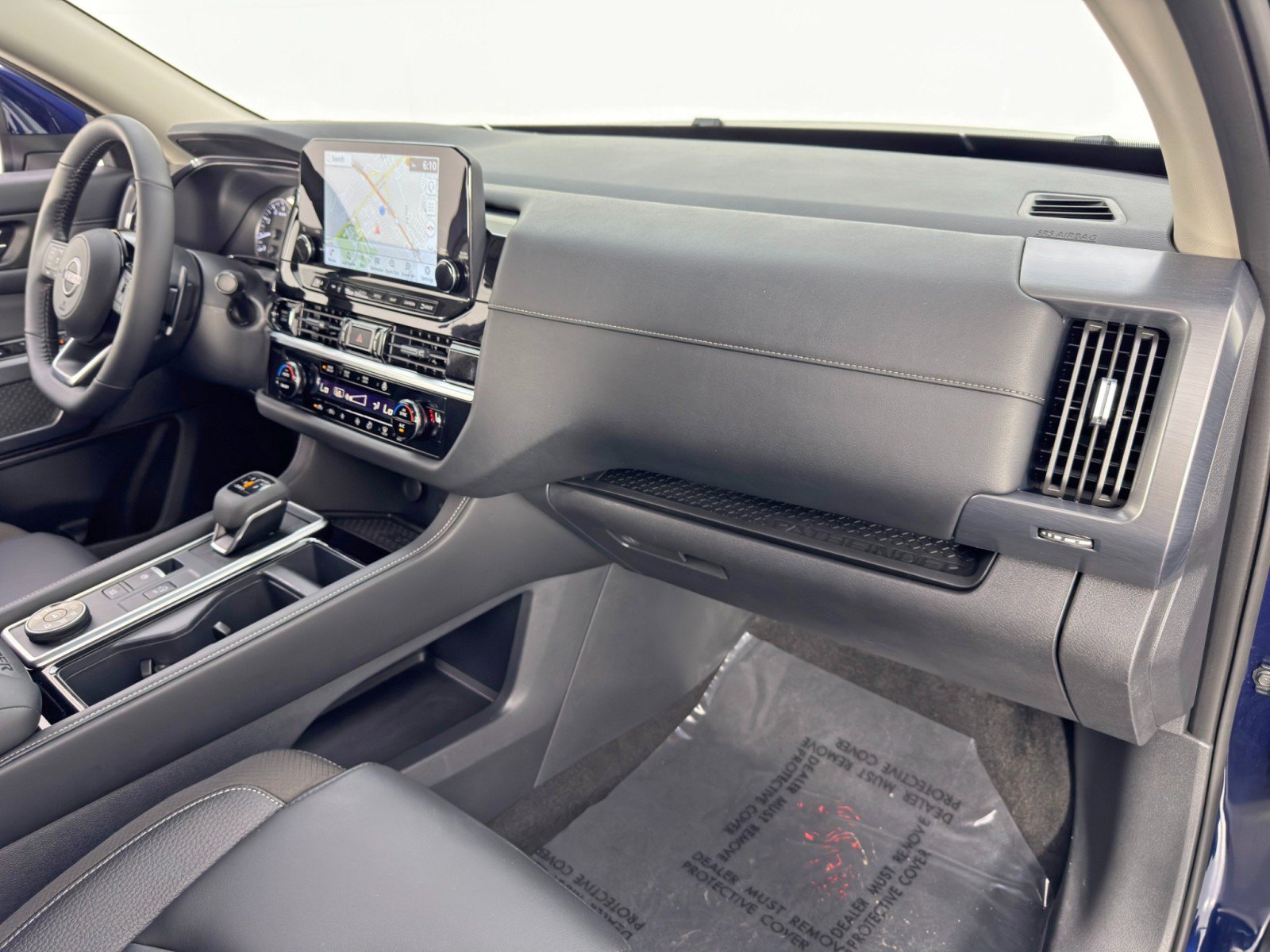 Used 2025 Nissan Pathfinder SL AWD/4WD image 12