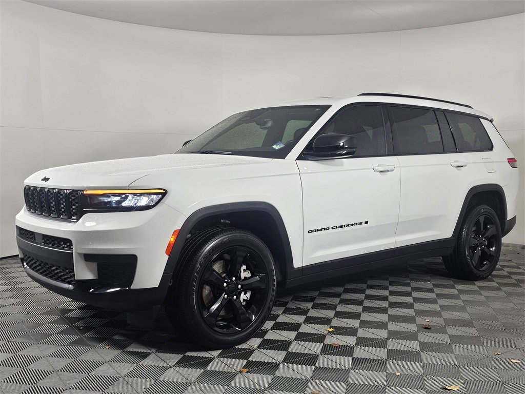 Used 2022 Jeep Grand Cherokee L Laredo image 3