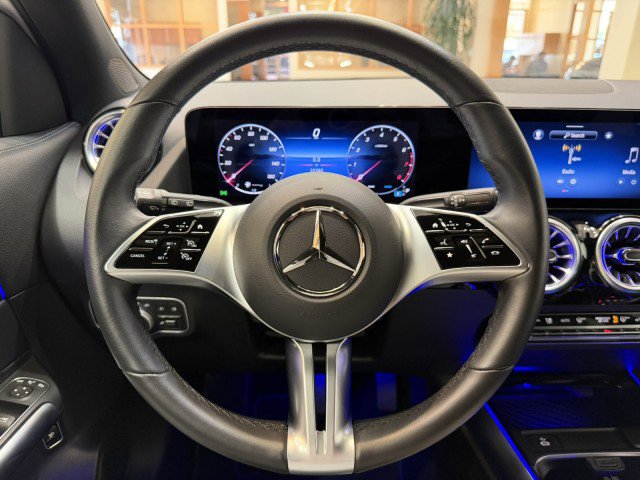 Used 2025 Mercedes-Benz GLA 250 image 8
