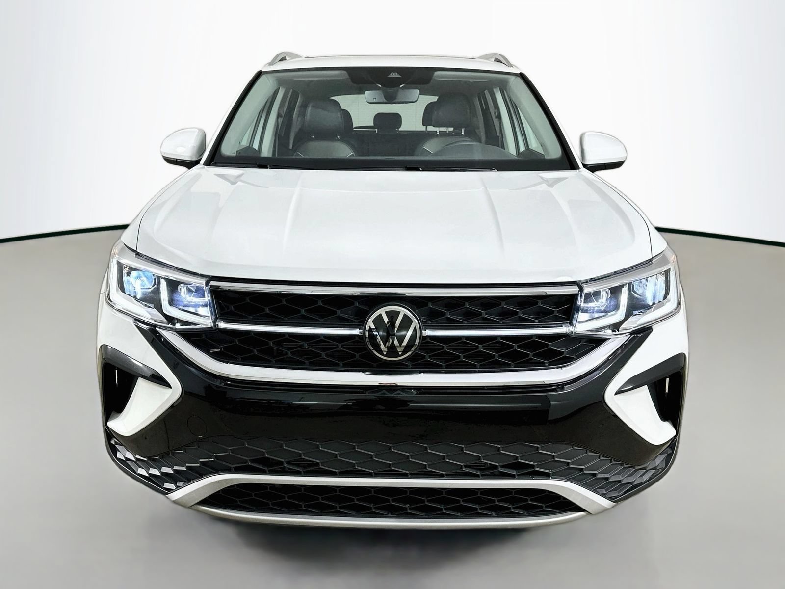 Used 2024 Volkswagen Taos SEL AWD/4WD image 2
