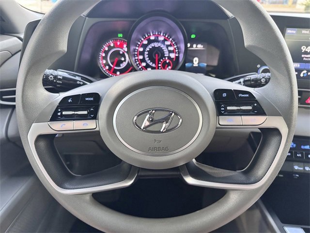 Used 2023 Hyundai Elantra SEL w/ Preferred Accessory Package image 13