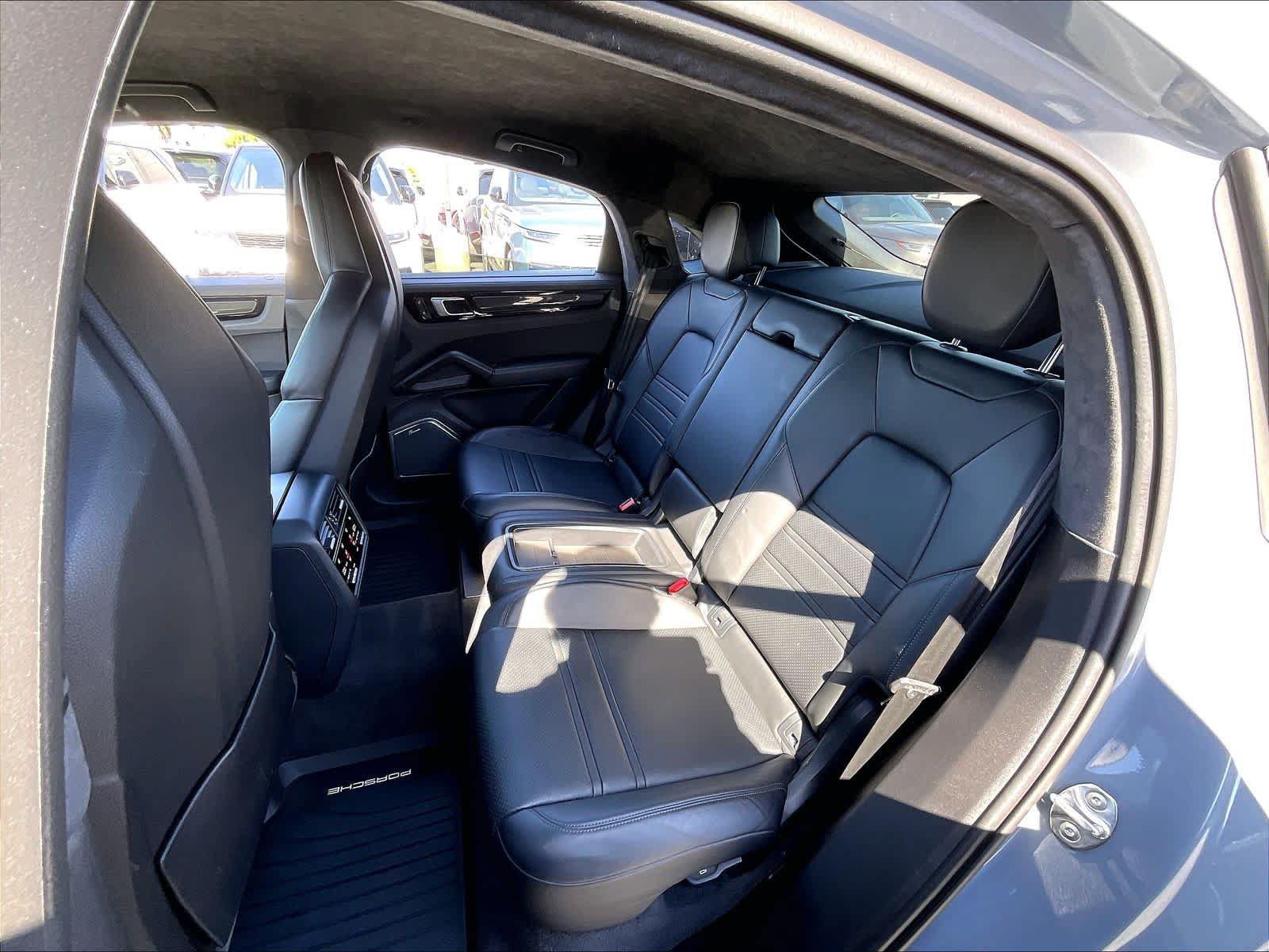Used 2022 Porsche Cayenne Turbo GT AWD/4WD image 29