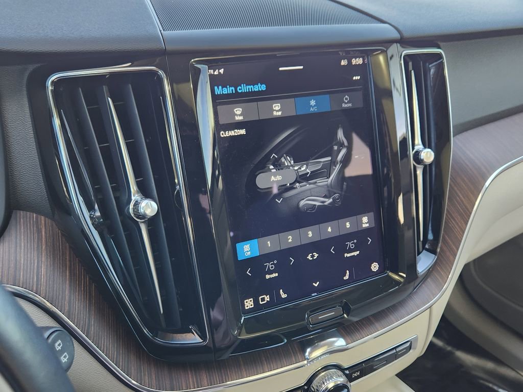 Used 2022 Volvo XC60 B5 Momentum AWD/4WD image 9