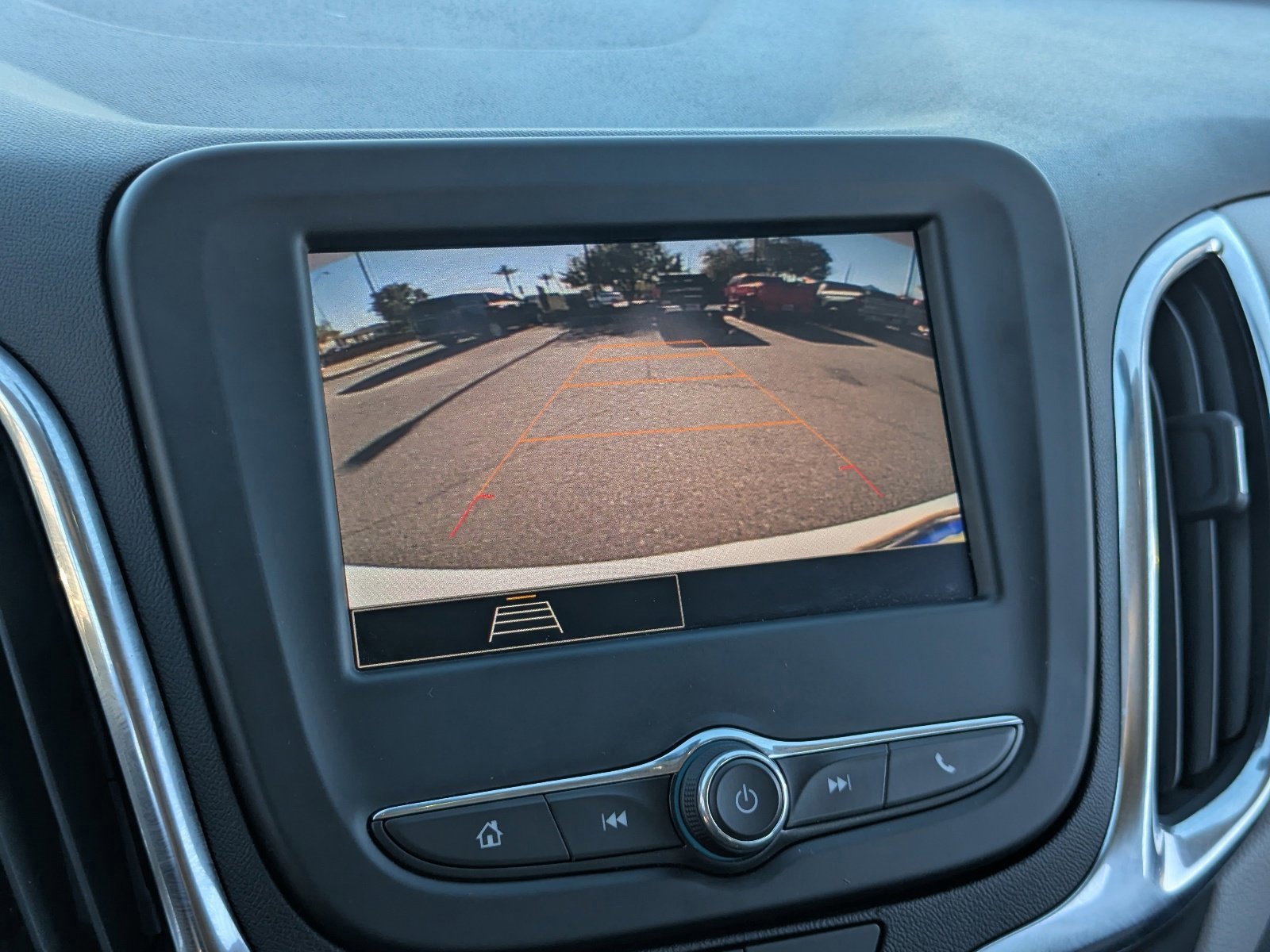 Used 2024 Chevrolet Equinox LS image 28